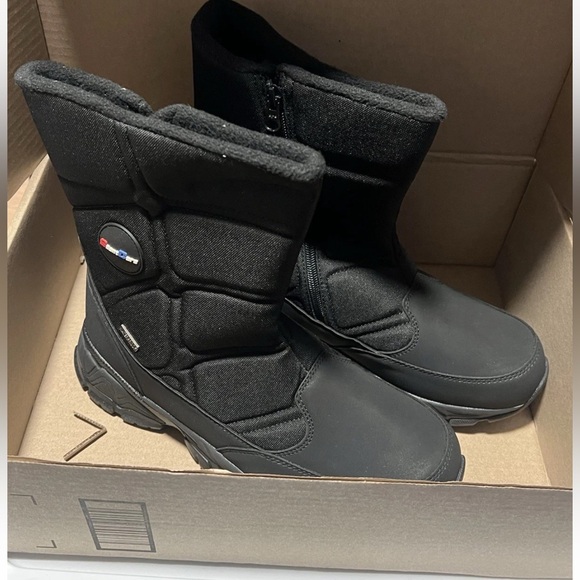 SILENTCARE Men's Winter Waterproof Snow Boots Warm Slip On Size 9.5 NWT New..S1
